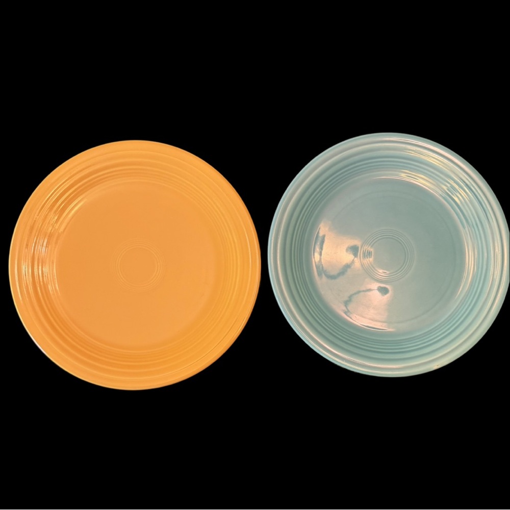2 Vintage ‘70s Fiestaware 9.5” Luncheon Plates Turquoise and Yellow Exc Cond